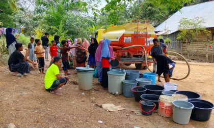 PT Medco E&P Malaka bersama BPMA mendistribusikan 1,13 juta liter air bersih kepada masyarakat terdampak banjir di 56 desa di Aceh Timur