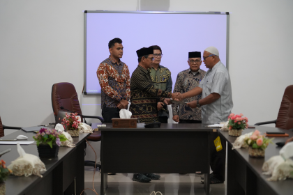 UNSAM menerima wakaf lahan tambak seluas sekitar 12,6 hektare yang berlokasi di Dusun Tanjung Sari, Gampong Seuriget, Kecamatan Langsa Barat
