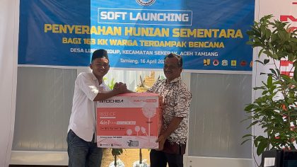 Sebanyak 163 KK Kampung Lubuk Sidup, Kecamatan Sekerak, menerima huntara dari Pemkab Aceh Tamiang, sebagai langkah pemulihan pasca bencana